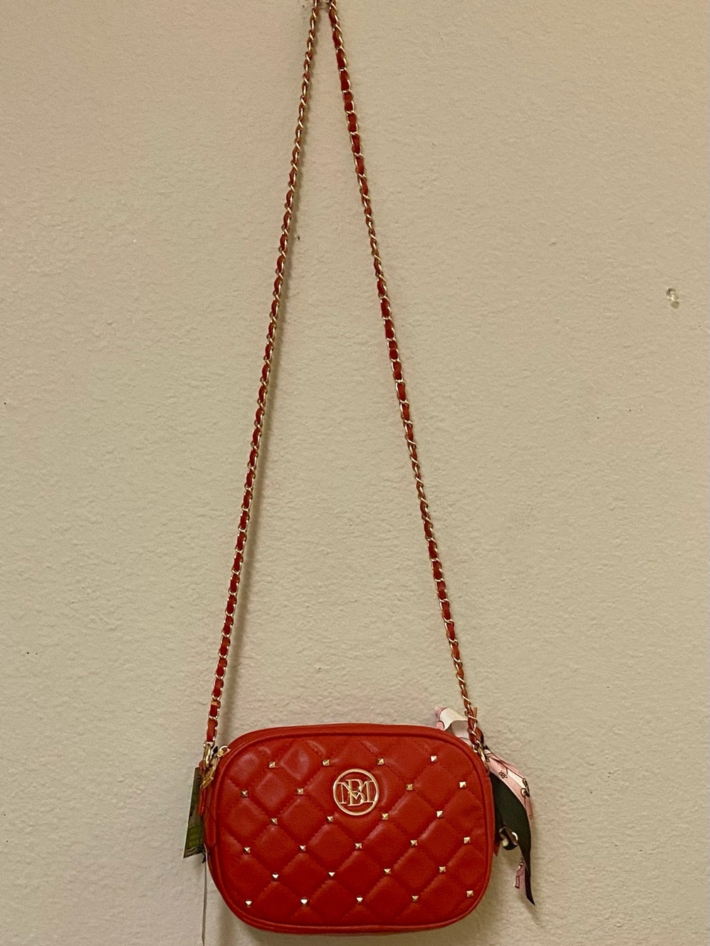 Badgley Mischka Red Diamond Quilted Chain Camera Bag - NWT! - Picture 3 of 9